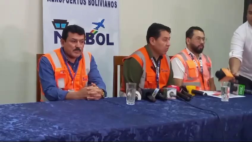 SUSPENDE OPERACIONES COMERCIALES EN AEROPUERTOS DE SANTA CRUZ Y TRINIDAD POR HUMAREDA