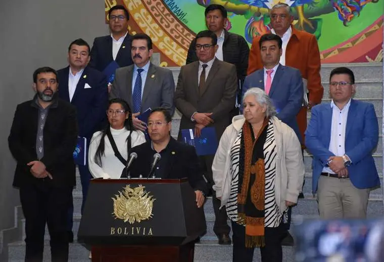 LUIS ARCE CONVOCA A ALCALDES DE CIUDADES CAPITALES A REUNIÓN EN LA PAZ