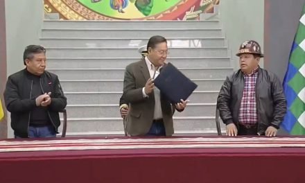 ARCE PROMULGA LA LEY QUE INCREMENTA LA PENSIÓN DE JUBILADOS HASTA EN BS 1.000