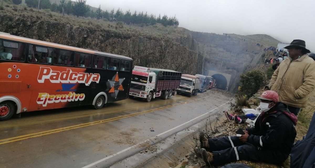 LA POLICÍA INTERVINO UN BLOQUEO EN LA RUTA TARIJA-ENTRE RÍOS