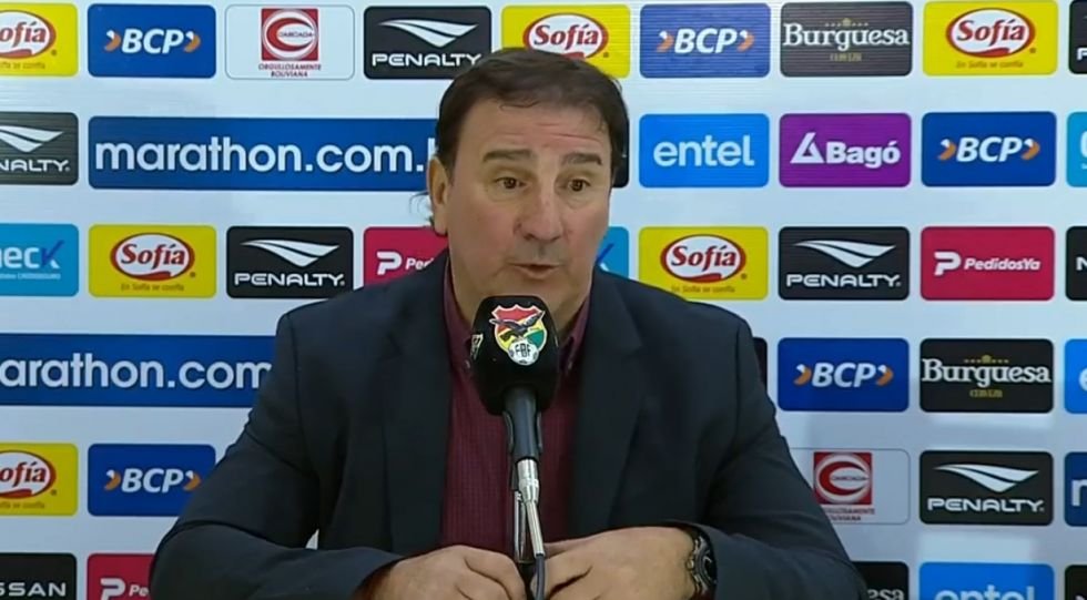 LORENZO DICE QUE LOS JUGADORES BOLIVIANOS SON “AVIONES” EN LA ALTURA