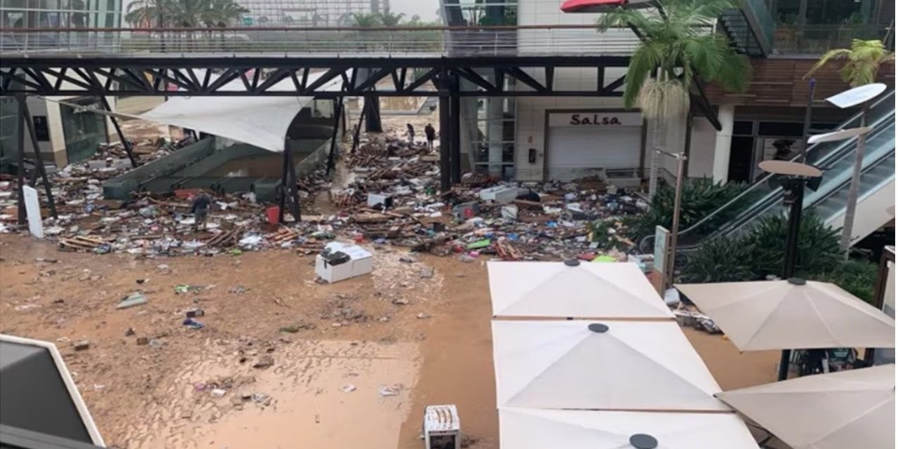 RÍOS EN LAS CALLES Y PERSONAS ATRAPADAS POR LAS INUNDACIONES LO QUE VIVIÓ VALENCIA