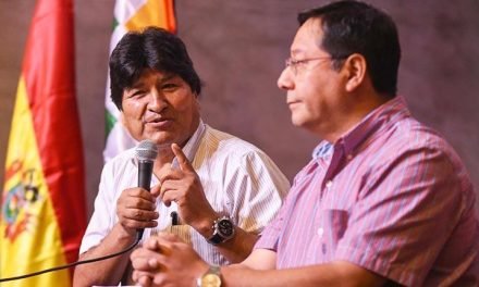 EVO PIDE A MINISTROS Y FUNCIONARIOS QUE RENUNCIEN AL GOBIERNO DE ARCE