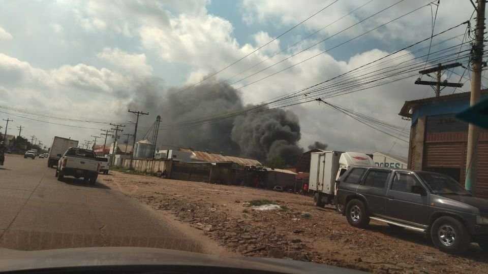 EXPLOTA CALDERO DE OXÍGENO EN EL PARQUE INDUSTRIAL Y PROVOCA INCENDIO DE MAGNITUD