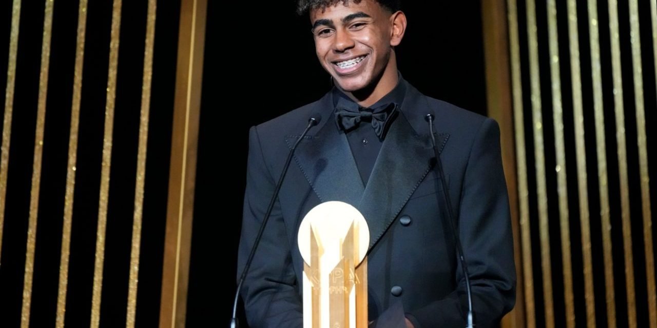 LAMINE YAMAL, GANA TROFEO KOPA A MEJOR JUGADOR JOVEN DEL MUNDO