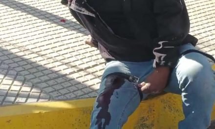 APUÑALAN A MOTOCICLISTA QUE INTENTABA PASAR UN PUNTO DE BLOQUEO EN ORURO