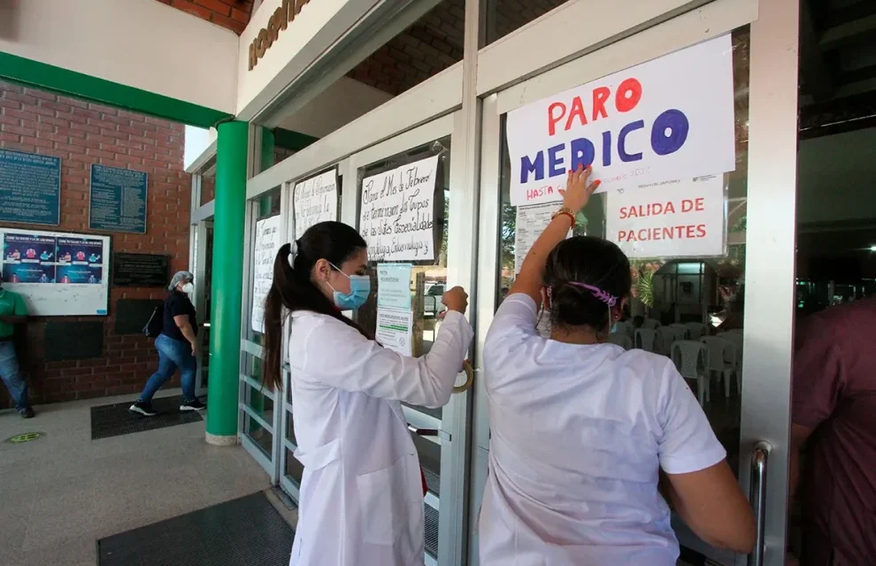TRABAJADORES EN SALUD CUMPLEN PARO DE 48 HORAS, LOS HOSPITALES AGONIZAN