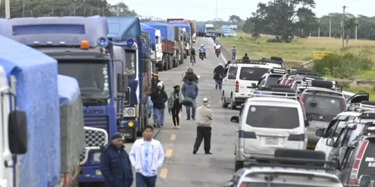 TRANSPORTISTAS AMENAZAN CON TOMAR REFINERÍA SI NO DESBLOQUEAN CARRETERAS