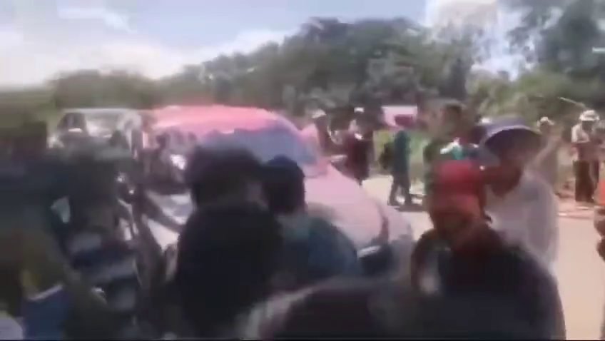 MILITARES ENTREGARON OTROS TRES VEHÍCULOS POLICIALES UTILIZADOS EN INCIDENTE CON EVO