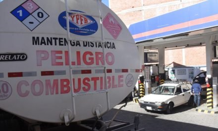 SECUESTRAN DOS CISTERNAS EN YUNGAS POR PRESUNTO DESVIÓ DE COMBUSTIBLE