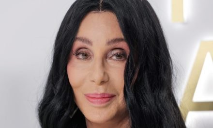 LAS REVELACIONES MÁS IMPACTANTES DEL LIBRO DE CHER: UN MATRIMONIO FALSO, EL ÉXITO Y LA SOMBRA DE LA MUERTE