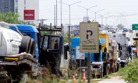 SUMINISTRO DE DIÉSEL GOLPEA A MILES DE CONDUCTORES QUE HACEN FILA HASTA 5 DÍAS SEGUIDOS