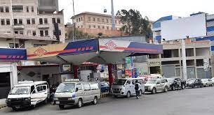 PERSISTEN LAS FILAS LARGAS PARA CARGAR COMBUSTIBLE EN LA CIUDAD DE LA PAZ