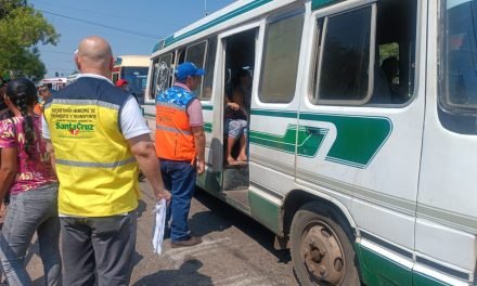 ALCALDÍA CONTROLA PASAJES Y PIDE NO PAGAR BS 2,50