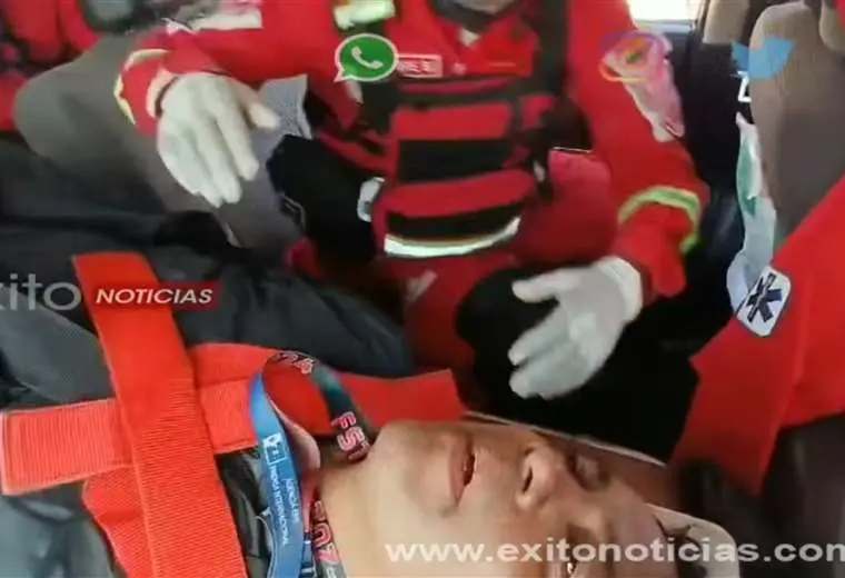 UN FOTOPERIODISTA CAE HERIDO DURANTE EL DESBLOQUEO DE PAROTANI