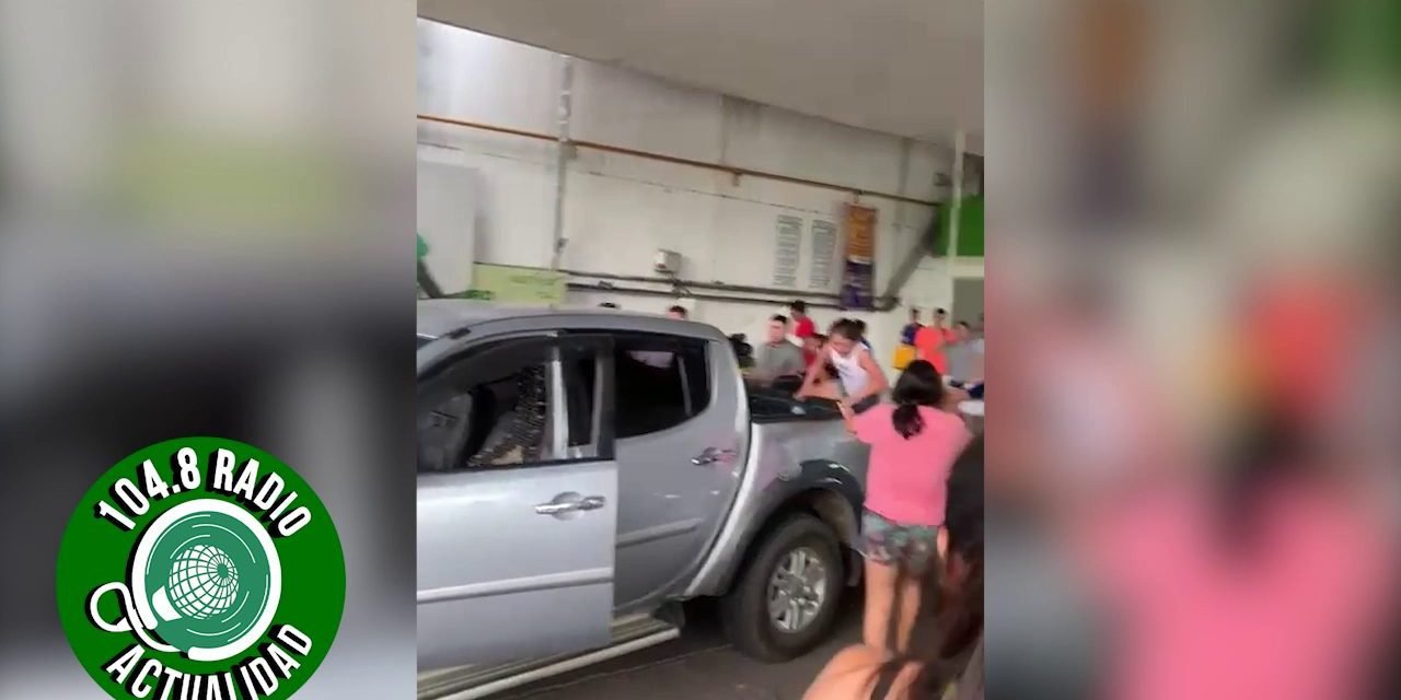 SE AGARRARON A GOLPES POR GASOLINA EN UN SURTIDOR