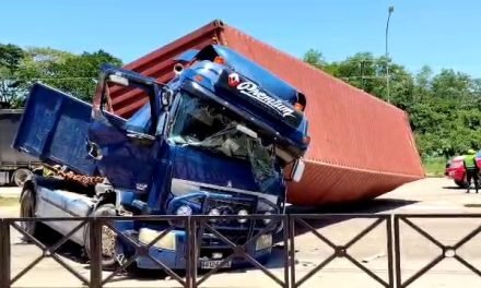 CHOFER MUERE APLASTADO POR EL CONTENEDOR DE SU CAMIÓN