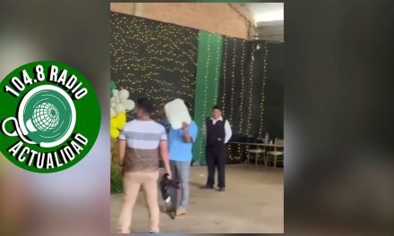 LE REGALAN UN GALÓN CON 20 LITROS DE DIESEL POR SU CUMPLEAÑOS