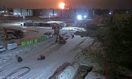 AVIÓN DE CARGA SE ESTRELLA EN ZONA RESIDENCIAL EN LITUANIA