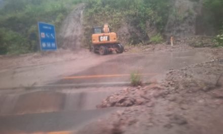 DESLIZAMIENTO DE TIERRA AFECTA LA CARRETERA NUEVA A SANTA CRUZ – COCHABAMBA