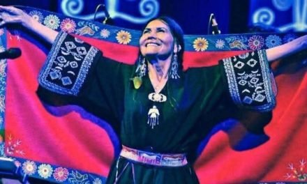 LUZMILA CARPIO LEYENDA MUSICAL BOLIVIANA ES RECONOCIDA POR LA BBC