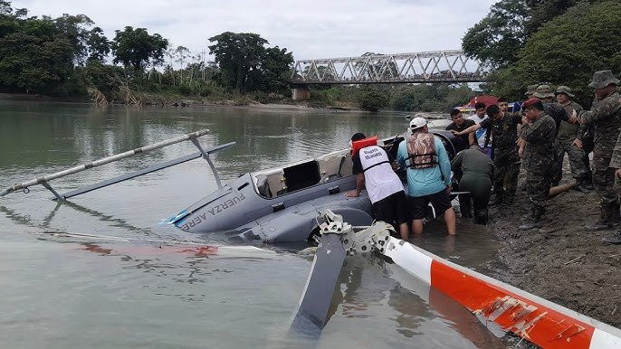 FALLECEN DOS MILITARES EN GUATEMALA TRAS CAER HELICÓPTERO A UN RÍO