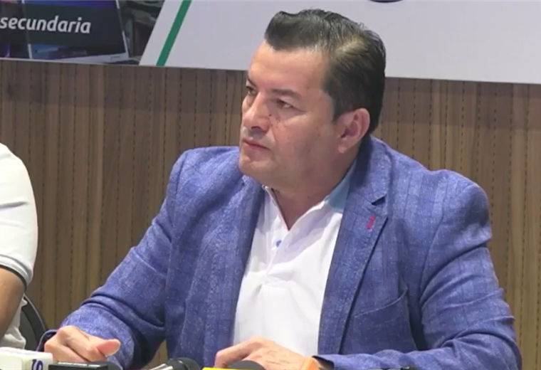 JHONNY FERNÁNDEZ DA ULTIMÁTUM AL TRANSPORTE Y ADVIERTE CON QUITAR AUTORIZACIONES