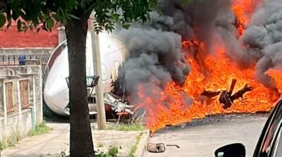 AVIÓN CHOCA CONTRA UNA CASA Y MUEREN EL POLITO Y COPILOTO