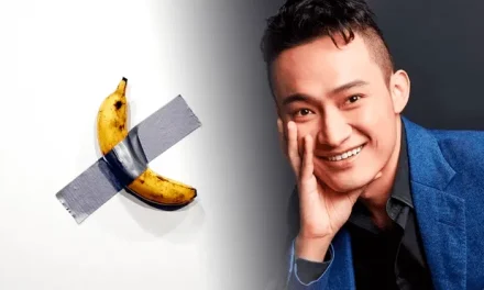 EMPRESARIO SE COMIÓ LA OBRA DE LA BANANA CON CINTA ADHESIVA QUE LE COSTÓ $US 6 MILLONES