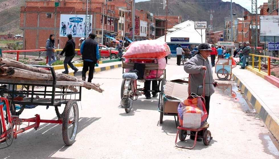 LOS ARGENTINOS REALIZAN SUS COMPRAS EN BOLIVIA
