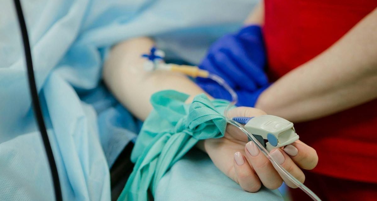 ADOLESCENTE CON MENINGITIS BACTERIANA ESTÁ CON MUERTE CEREBRAL