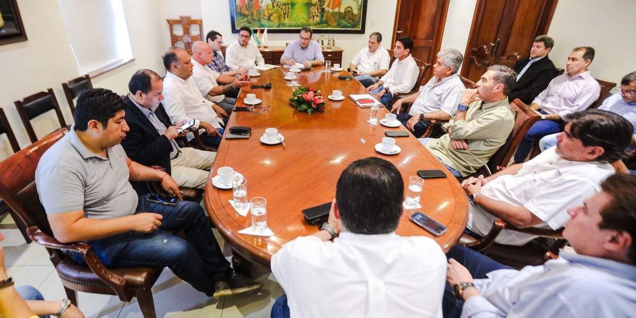 GOBERNADOR EN EJERCICIO SE REÚNE CON LOS SECTORES PRODUCTIVOS DE SANTA CRUZ 