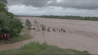 DiQUE DE CONTENCIÓN SE ROMPE Y RÍO GRANDE SE DESBORDA