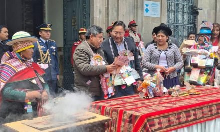 “¡DÓLARES, ¿DÓNDE ESTÁN?!, EL GRITO A LUIS ARCE EN ACTO POR LA ALASITA