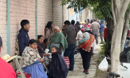 COMIENZAN LAS INSCRIPCIONES ESCOLARES CON LARGAS FILAS