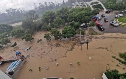 FUERTES LLUVIAS Y GRANIZO PROVOCAN INUNDACIONES EN TARIJA