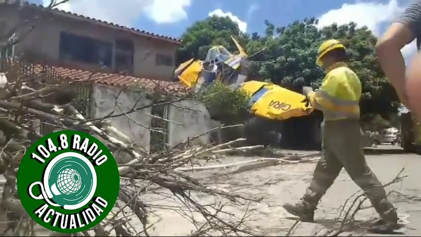 CAE AVIONETA SOBRE UNA VIVIENDA, SOLO EL PILOTO RESULTO HERIDO DE GRAVEDAD