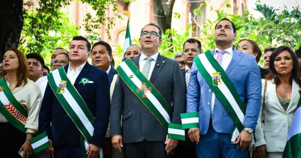 EL GOBERNADOR Y EL ALCALDE DE SANTA CRUZ FUERON ABUCHEADO EN LOS ACTOS CÍVICOS