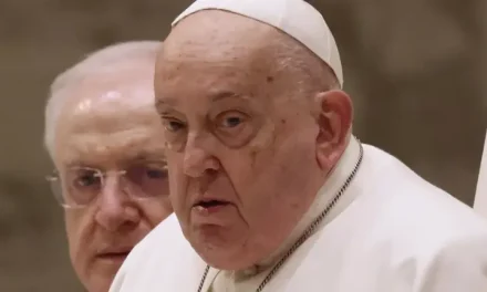 SALUD DEL PAPA FRANCISCO SIGUE SIENDO CRÍTICA