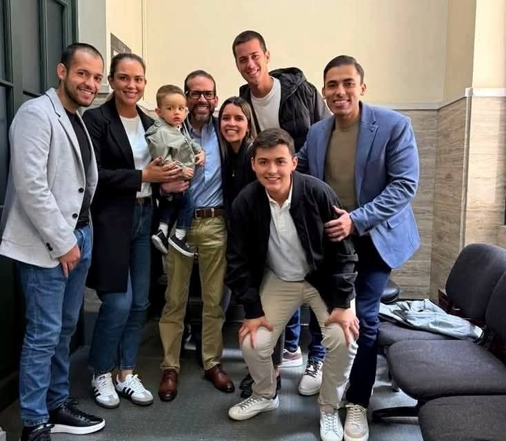 LUIS FERNANDO CAMACHO TUVO UN EMOTIVO REENCUENTRO CON SU FAMILIA TRAS DOS AÑOS DE ENCARCELAMIENTO