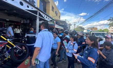 NOTIFICAN A PROPIETARIOS DE TALLERES DE MOTOS POR INVASIÓN DE ACERAS