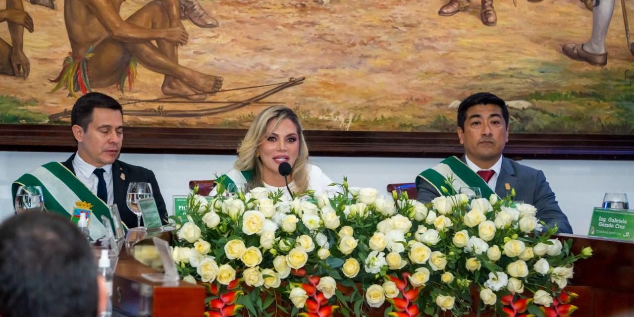 MUCARZEL PIDE UNIDAD EN SESIÓN POR LA FUNDACIÓN DE SANTA CRUZ A LA QUE JHONNY NO ASISTIÓ