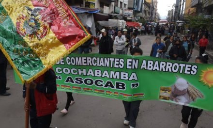 GREMIALES PROTESTAN EN COCHABAMBA CONTRA LA DISPOSICIÓN «CONFISCATORIA» DEL PGE