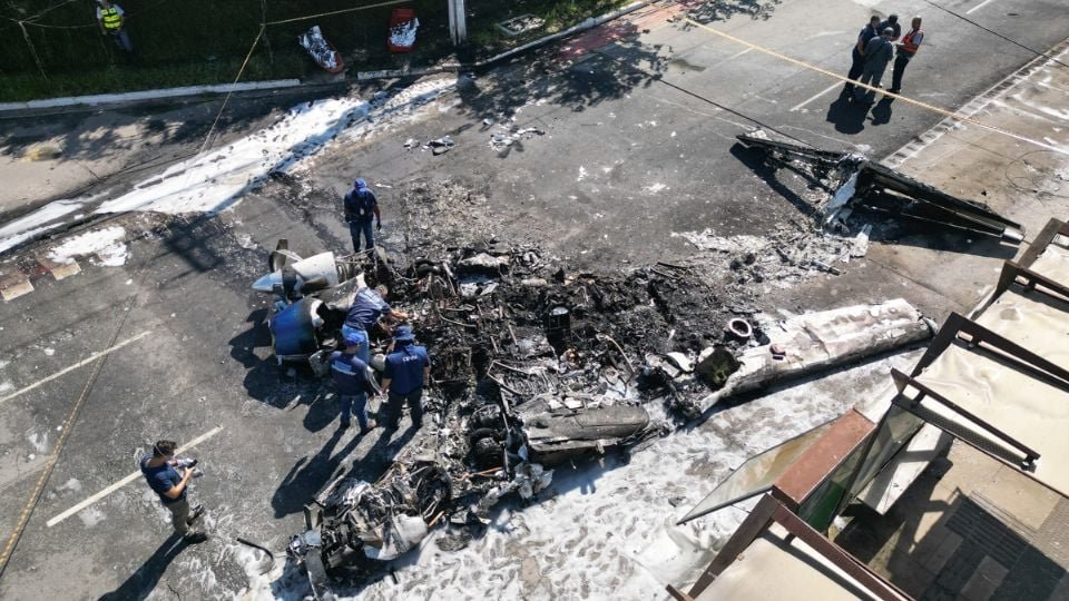 AVIONETA SE ESTRELLÓ EN CARRETERA DE BRASIL   HAY DOS FALLECIDOS S Y UN HERIDO