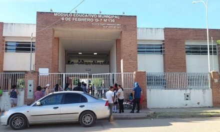 INICIAN CLASES DE MANERA IRREGULAR POR EL PARO DE MICROS
