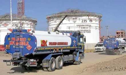 APREHENDEN A 8 FUNCIONARIOS DE YPFB IMPLICADOS EN DISTRIBUCIÓN DE DIÉSEL CONTAMINADO