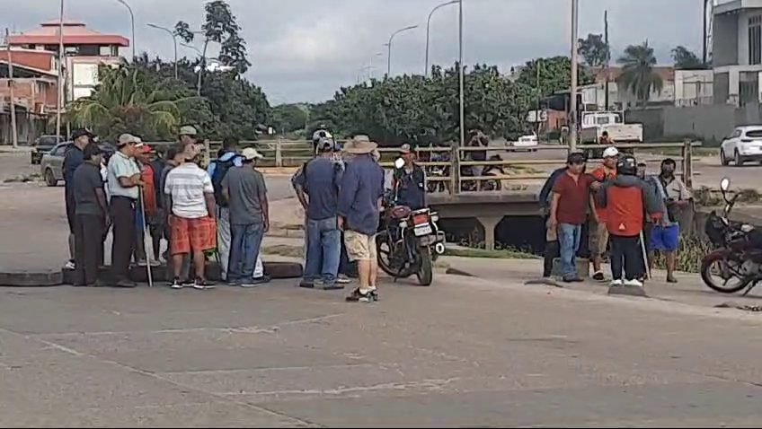 BLOQUEOS SERÁN CON LLANTAS, YA NO CON MICROS ASEGURAN TRANSPORTISTAS