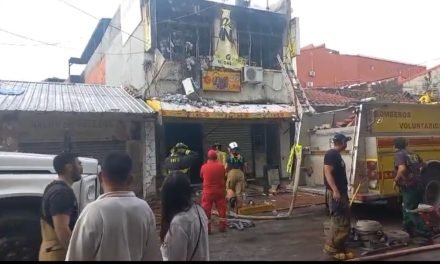 INCENDIO CONSUMIÓ TIENDA EN LOS POZOS ANTIGUO