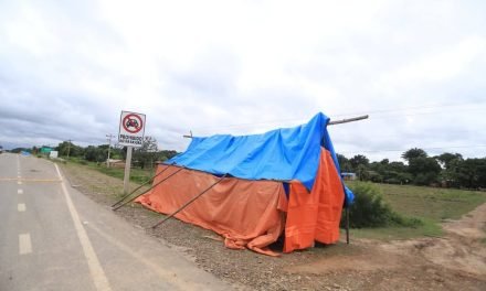 COMUNIDADES EN BENI SE REFUIAN EN CARRETERAS POR LAS INUNDACIONES