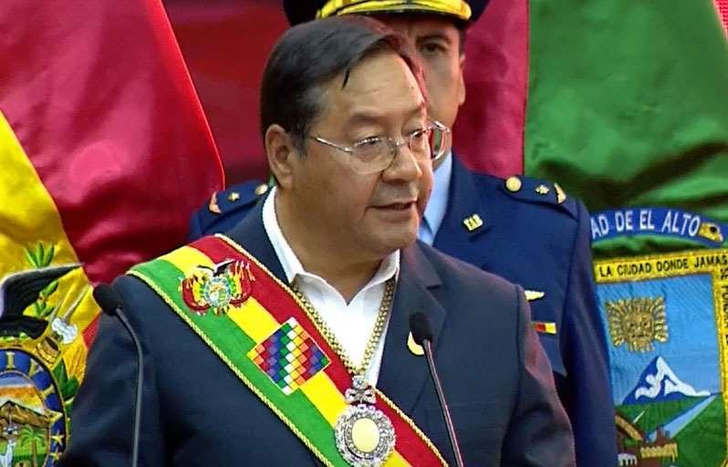 ARCE VOLVIÓ A QUEJARSE POR BLOQUEO DE CRÉDITOS Y ASEGURA QUE AVANZA “CONTRA VIENTO Y MAREA”